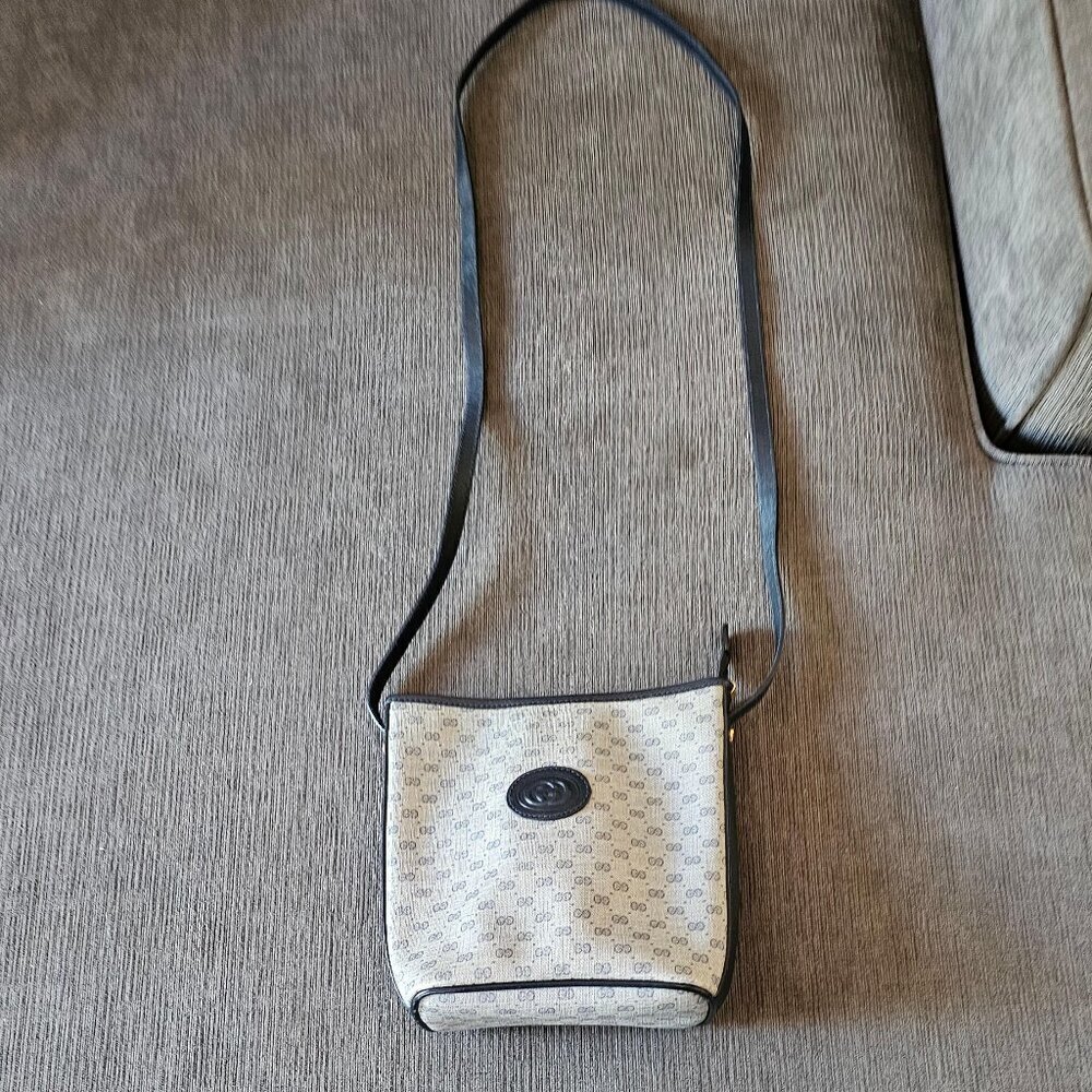 GUCCI Navy Blue Canvas Supreme Micro GG Blue Trim Crossbody Bag Authenticated - Picture 2 of 16
